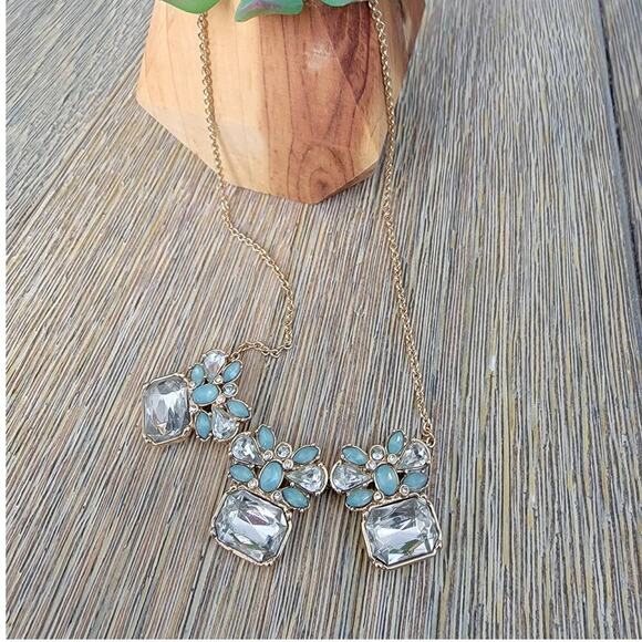 Banana republic mint green jeweled statement necklace - Picture 2 of 4